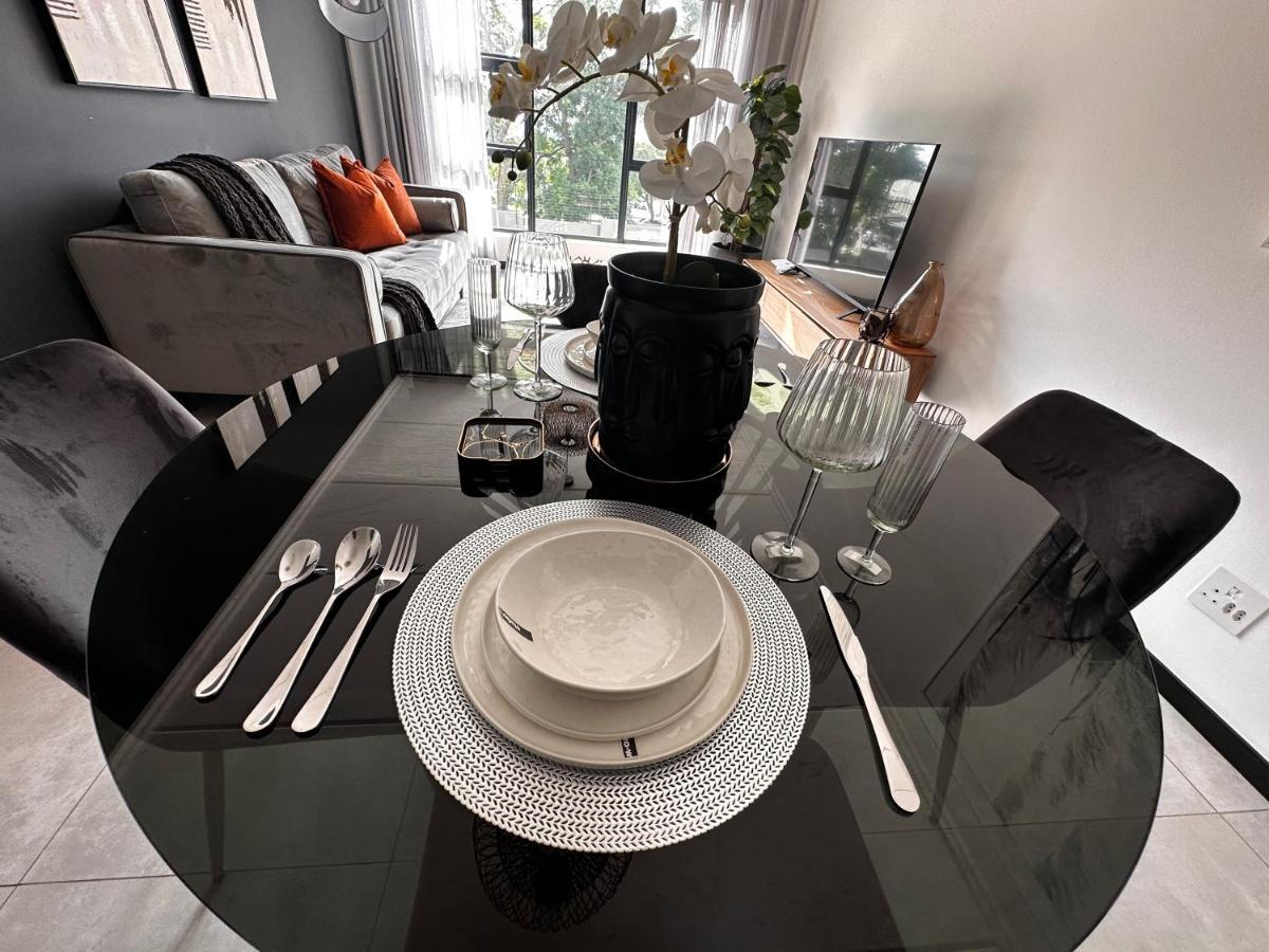 Stylish Executive Apartment With Power Backup 约翰内斯堡 外观 照片