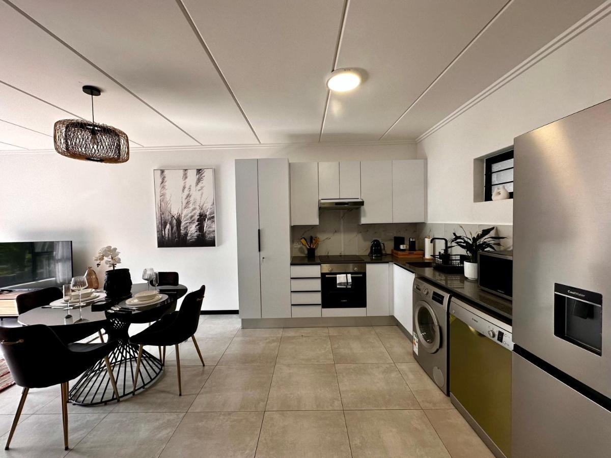 Stylish Executive Apartment With Power Backup 约翰内斯堡 外观 照片