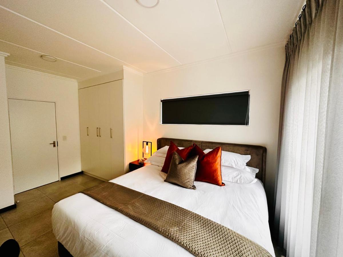 Stylish Executive Apartment With Power Backup 约翰内斯堡 外观 照片