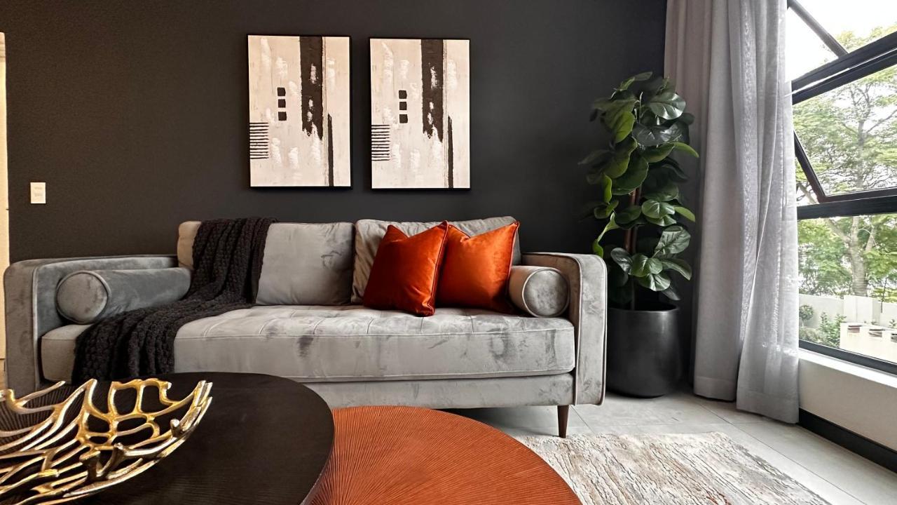 Stylish Executive Apartment With Power Backup 约翰内斯堡 外观 照片
