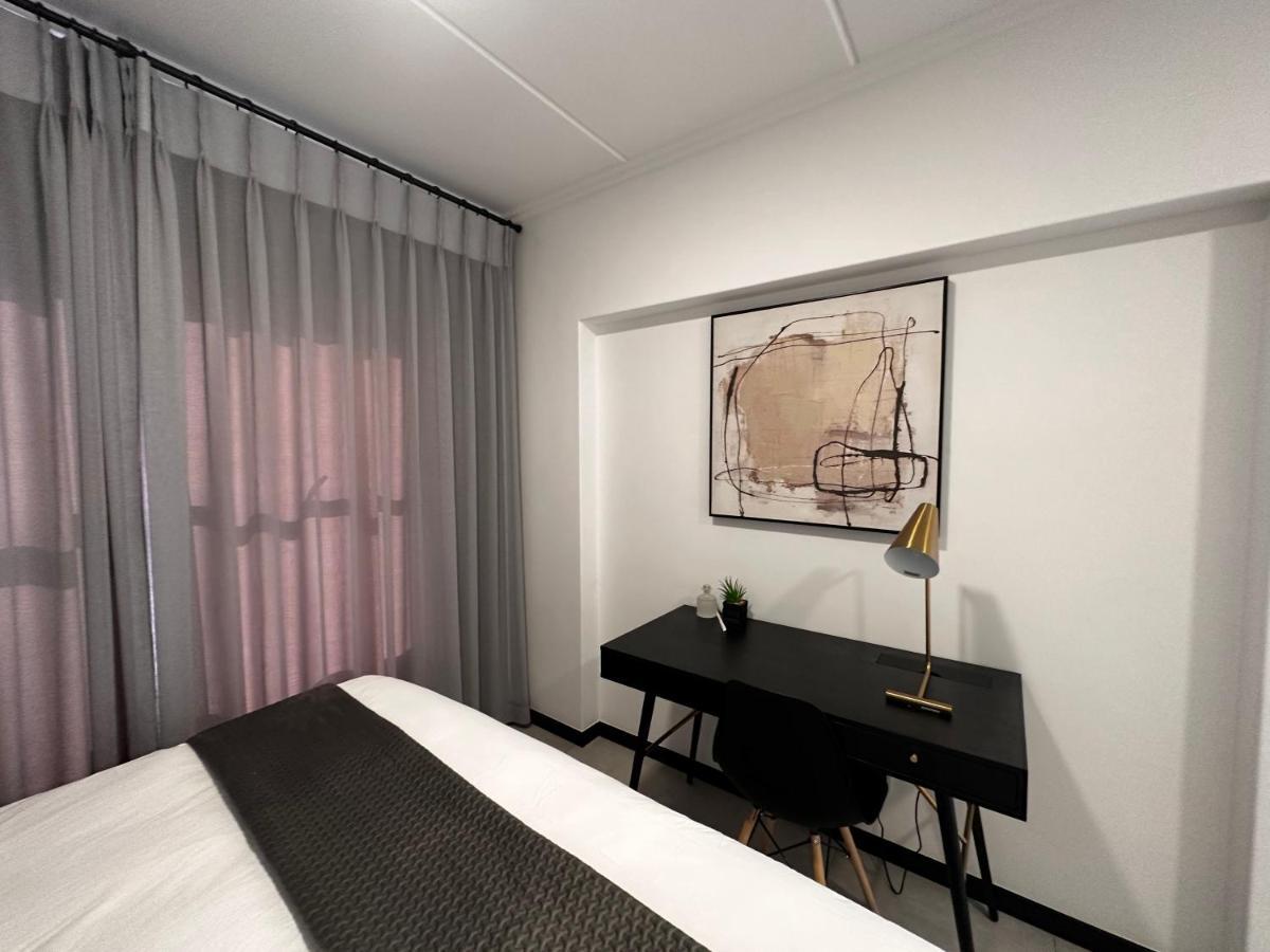 Stylish Executive Apartment With Power Backup 约翰内斯堡 外观 照片