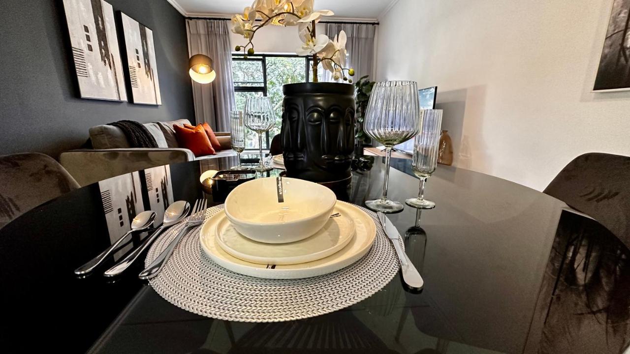 Stylish Executive Apartment With Power Backup 约翰内斯堡 外观 照片